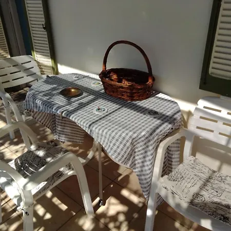 Daire Giannis And Aristi's House